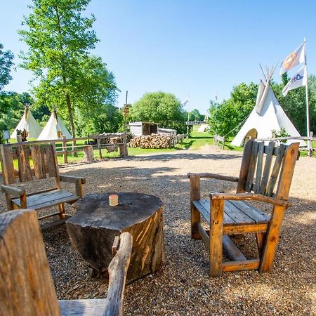 Hotel Les Tipis Du Bonheur De Vivre Brûlon Exteriér fotografie