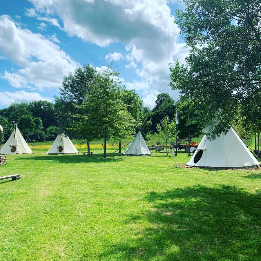 Hotel Les Tipis Du Bonheur De Vivre Brûlon Exteriér fotografie