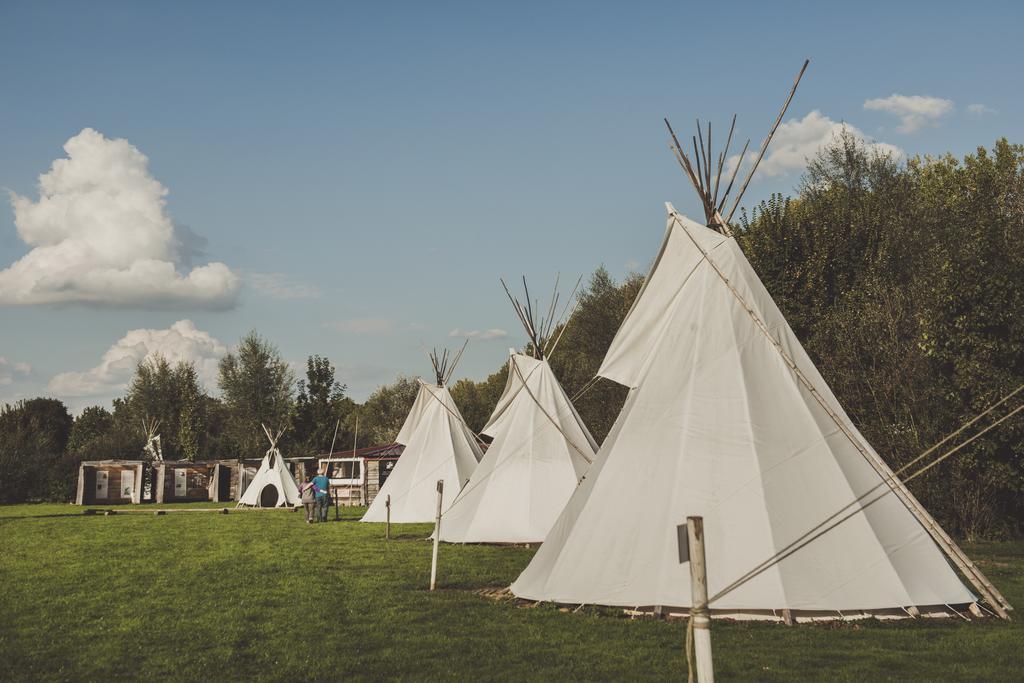 Hotel Les Tipis Du Bonheur De Vivre Brûlon Exteriér fotografie