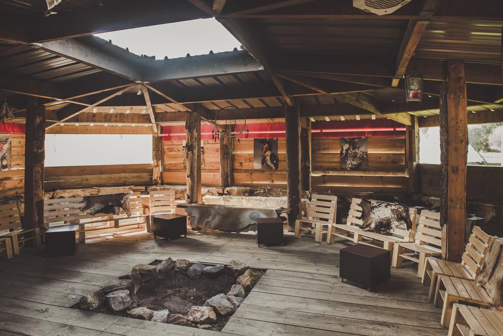 Hotel Les Tipis Du Bonheur De Vivre Brûlon Exteriér fotografie