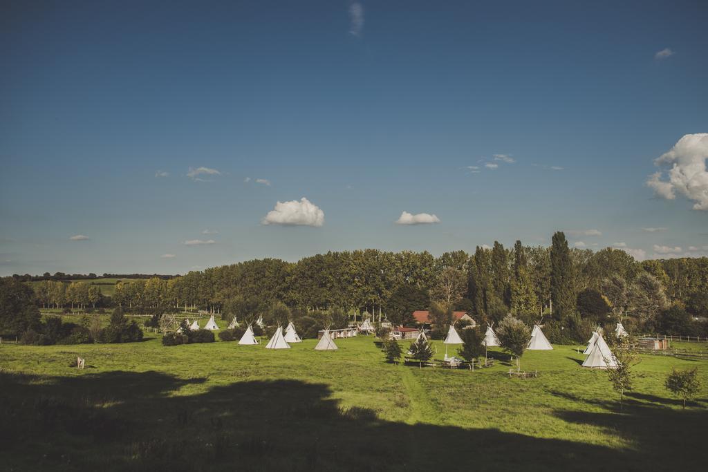 Hotel Les Tipis Du Bonheur De Vivre Brûlon Exteriér fotografie