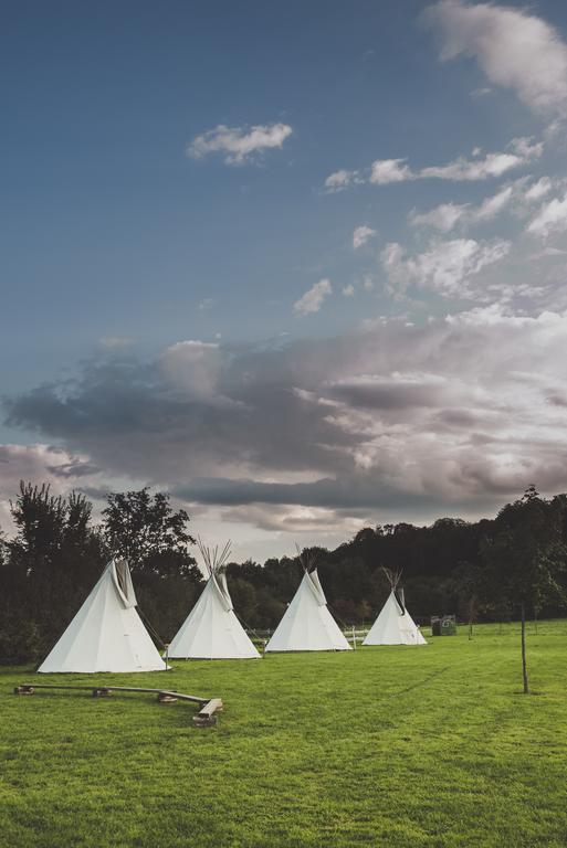 Hotel Les Tipis Du Bonheur De Vivre Brûlon Exteriér fotografie