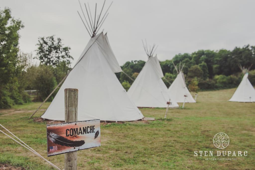 Hotel Les Tipis Du Bonheur De Vivre Brûlon Exteriér fotografie