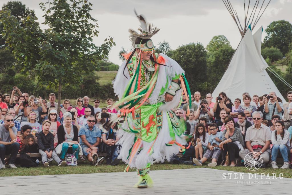 Hotel Les Tipis Du Bonheur De Vivre Brûlon Exteriér fotografie