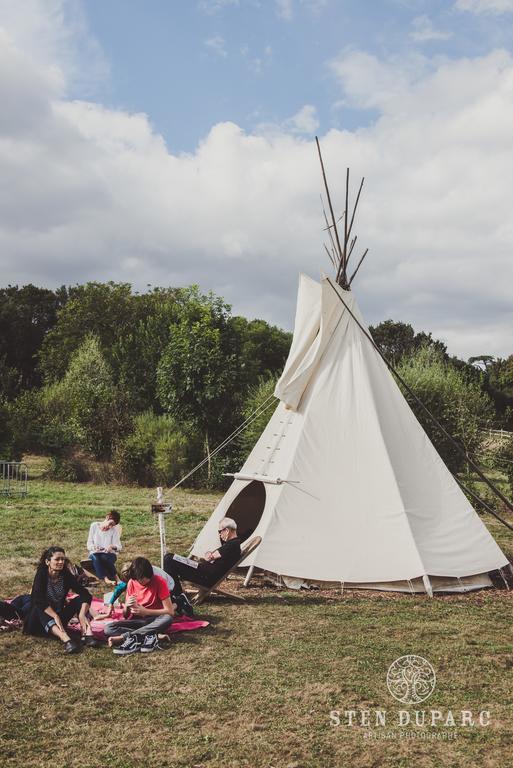 Hotel Les Tipis Du Bonheur De Vivre Brûlon Exteriér fotografie