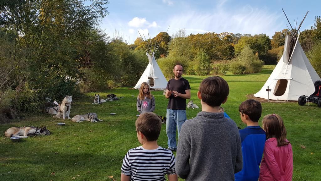 Hotel Les Tipis Du Bonheur De Vivre Brûlon Exteriér fotografie