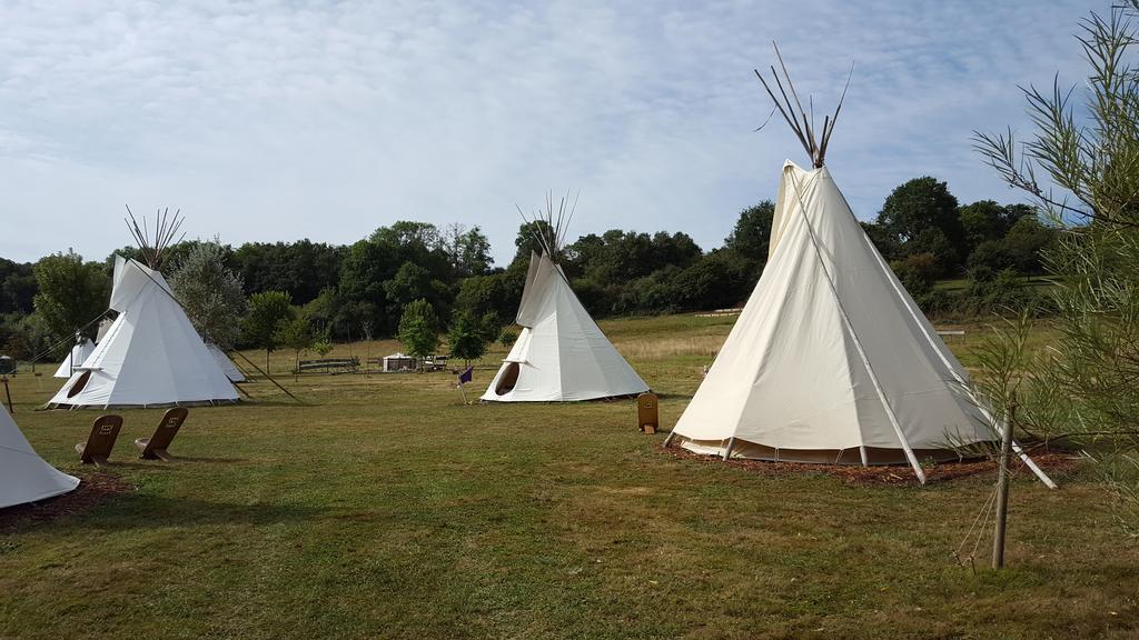 Hotel Les Tipis Du Bonheur De Vivre Brûlon Exteriér fotografie