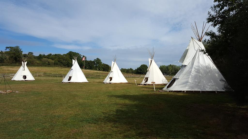 Hotel Les Tipis Du Bonheur De Vivre Brûlon Exteriér fotografie