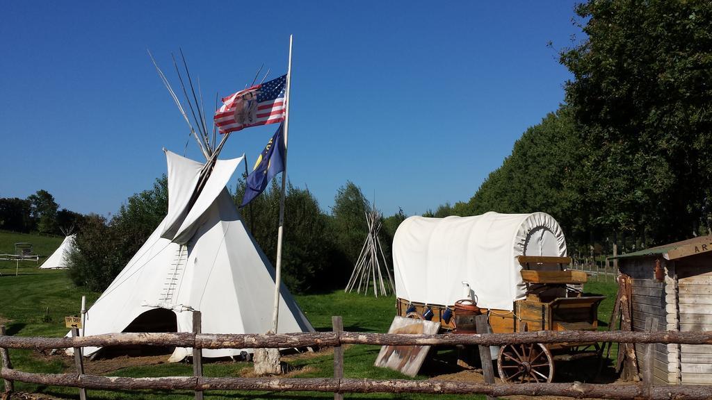 Hotel Les Tipis Du Bonheur De Vivre Brûlon Exteriér fotografie