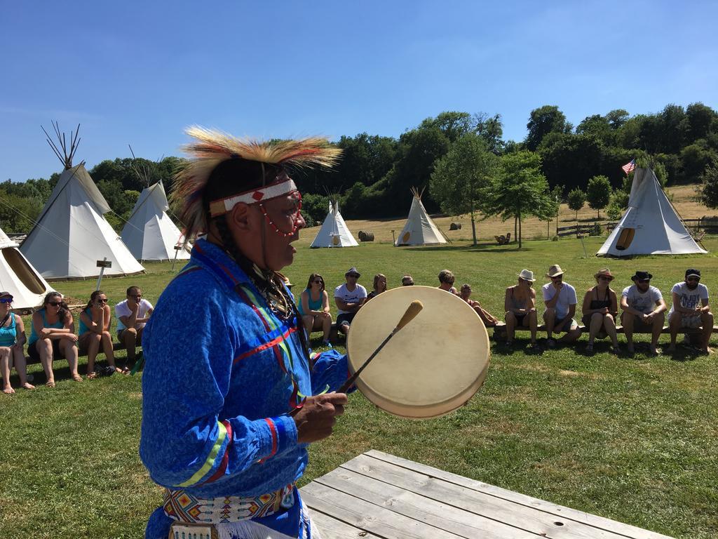 Hotel Les Tipis Du Bonheur De Vivre Brûlon Exteriér fotografie