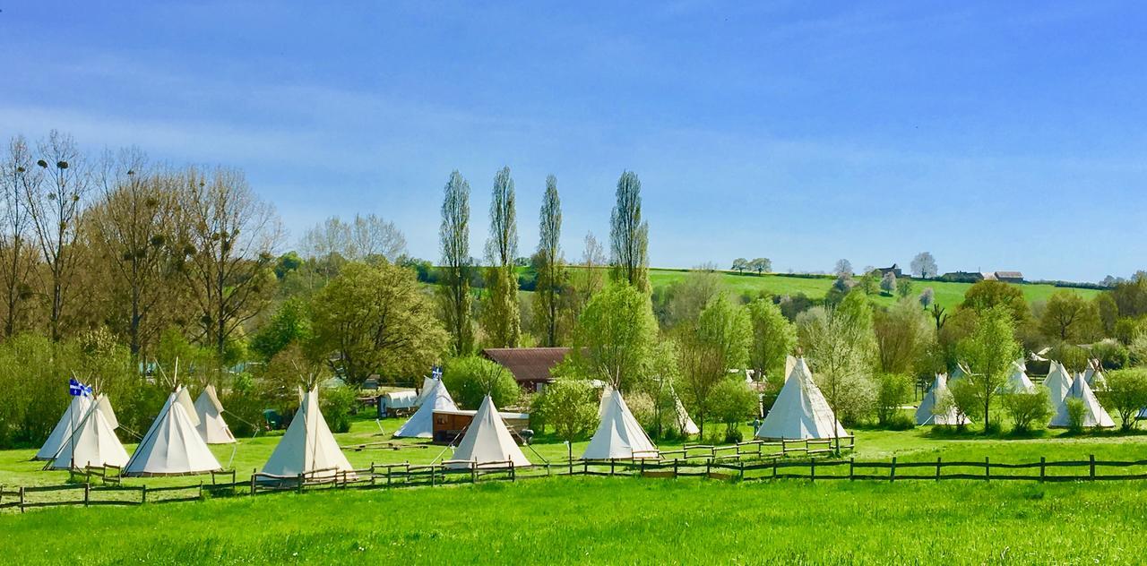 Hotel Les Tipis Du Bonheur De Vivre Brûlon Exteriér fotografie